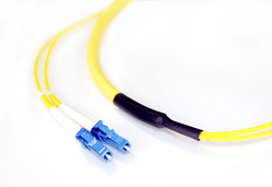 高強度光ファイバーケーブル