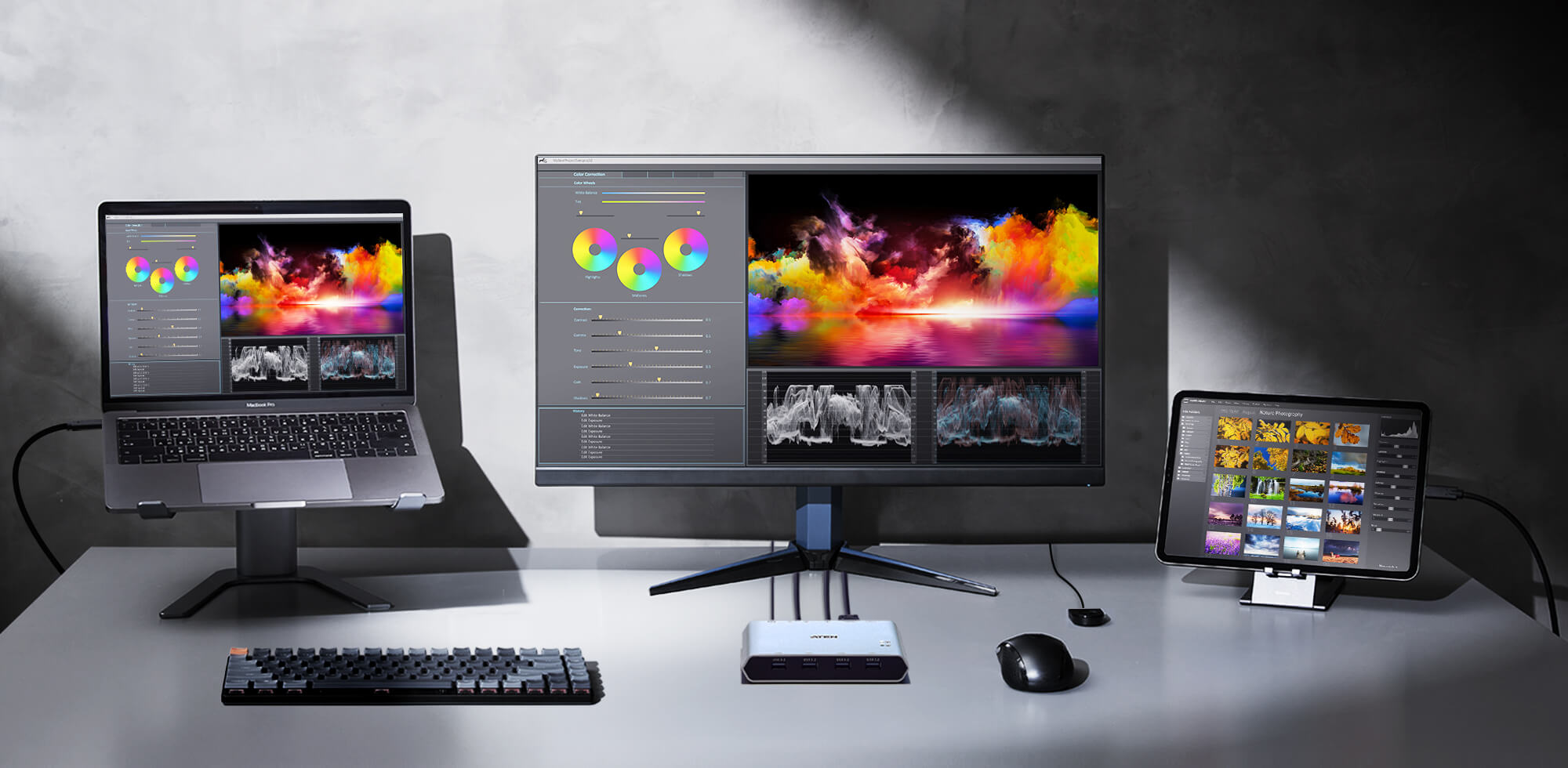 Multi-Display Setup to Facilitate Live Feeds