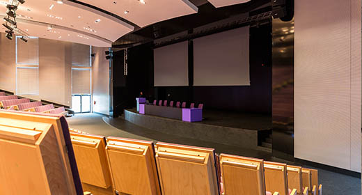 Auditorium – Multi-PC Visualization Solution for Event Livestreaming – France