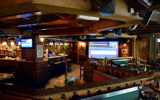 제임스 디스틸러리 펍의 디지털 사이니지