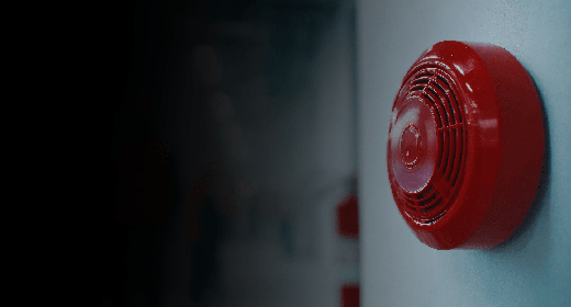 ホーチキ株式会社 - 基準改正で可能になる防災センター遠隔監視 ― IP-KVMで複数建物の監視を一元化し、省人化と運用効率化を実現