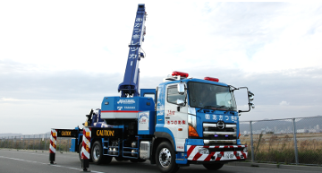 交通:管制室内のビデオウォールに映像を高速切替表示することで ロードサービス業務の効率化を実現