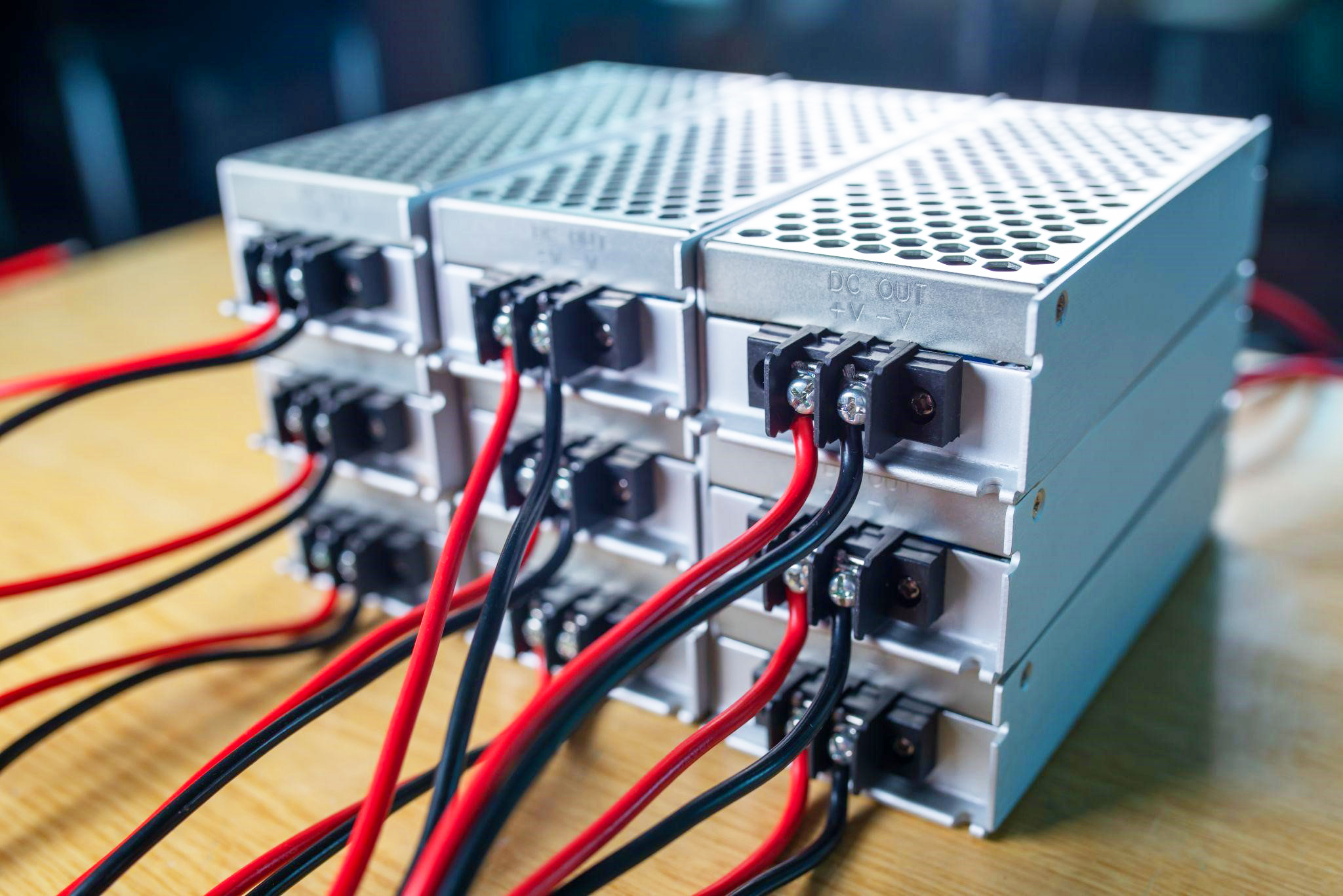 UPS是什麼?UPS不斷電系統原理及系統規格完整介紹