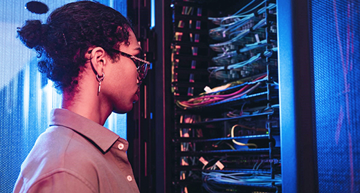 AI伺服器是什麼？原理、特色與應用場景全解析