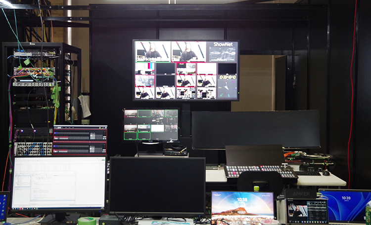 【幕張メッセに設営されたメディアオペレーションセンター】