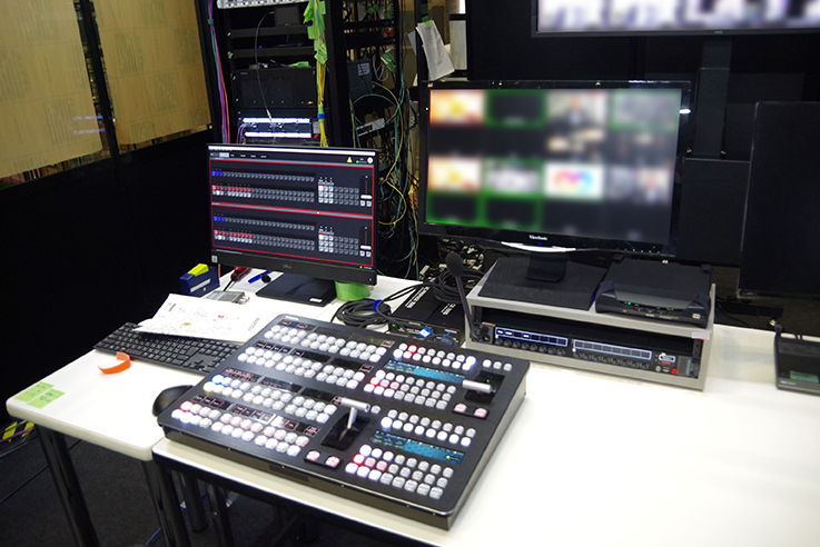 【モニターとKX9970R（右下）】