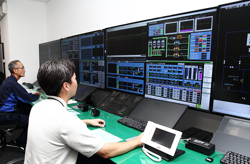 天神第2熱源センターでの中央監視の様子