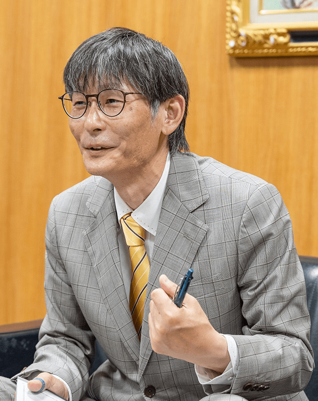 【九州産業大学　教務部　教務課長　伊東真比呂様】